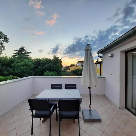 Apartman Sofia Porec Esterno foto