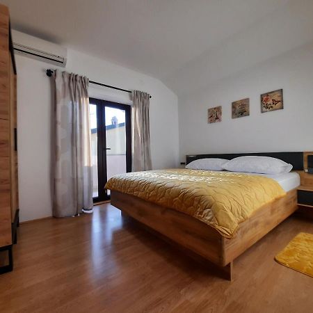 Apartman Sofia Porec Esterno foto