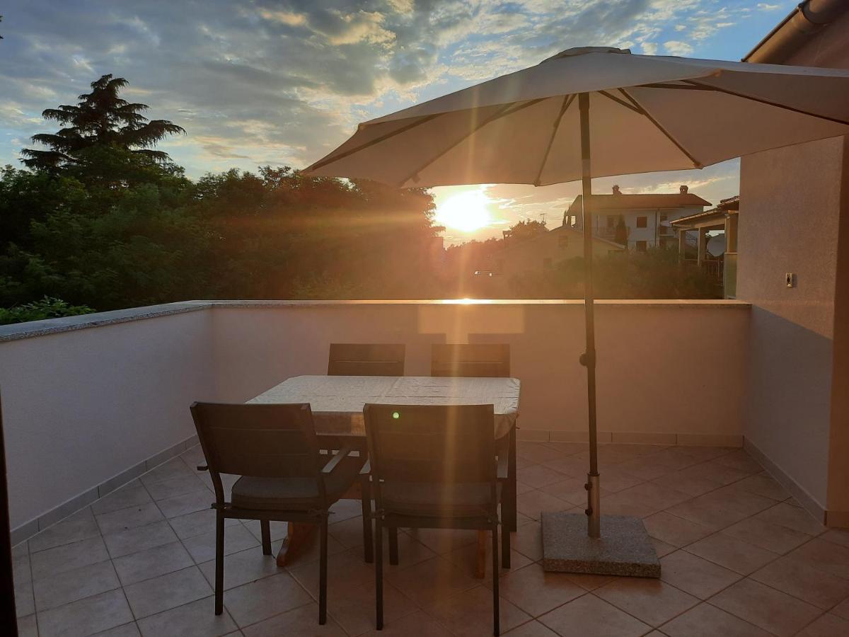 Apartman Sofia Porec Esterno foto